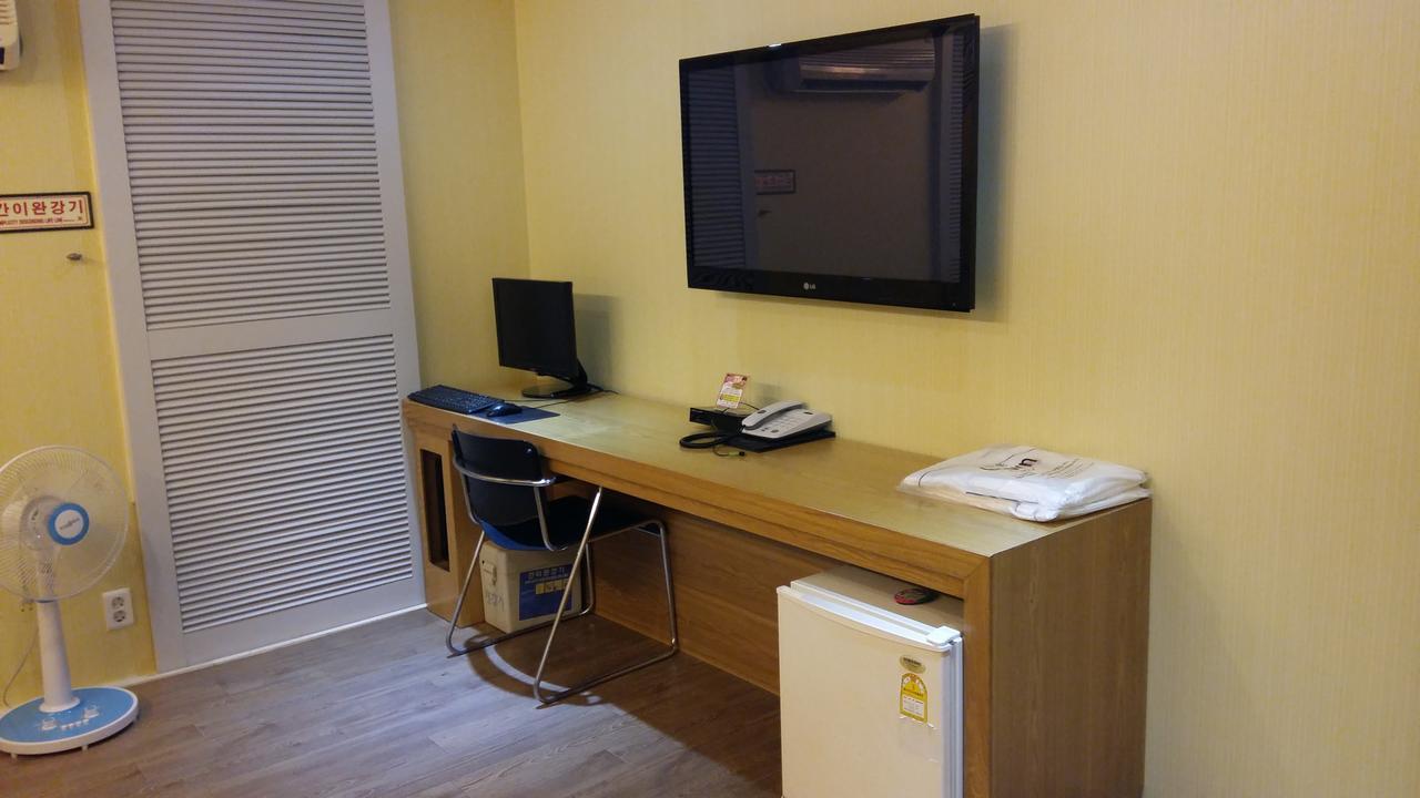 Residence R Hotel Daegu Bagian luar foto